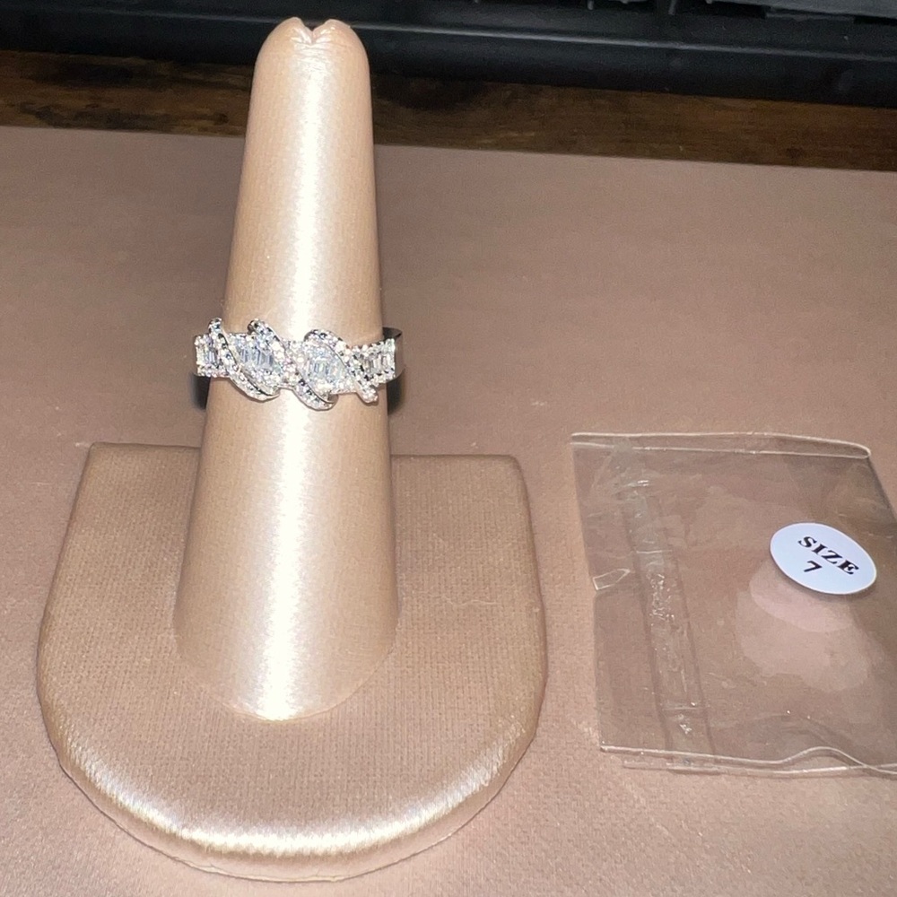Sparkle silver Exotic Twisted Ring